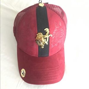 RED MONKEY CAP.